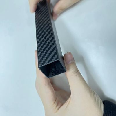 उच्च मॉड्यूल कार्बन फाइबर ट्यूब उच्च शक्ति 3k वर्ग 30*30*28*28